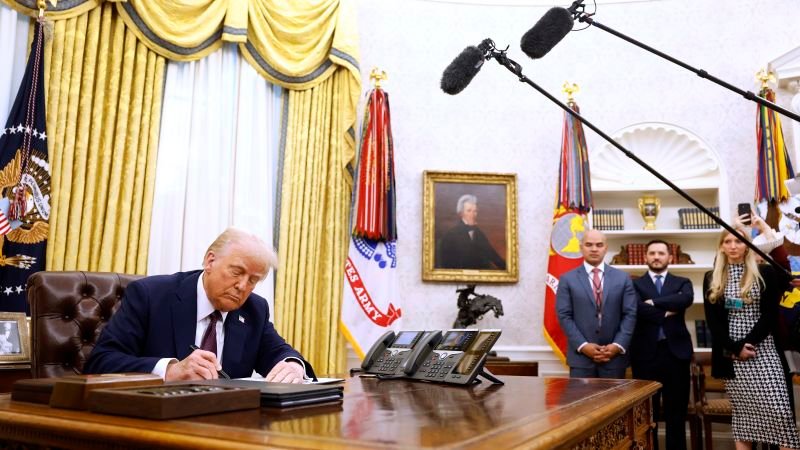 inside-trump’s-first-week-back-in-the-white-house:-bright-moods-and-simmering-tensions