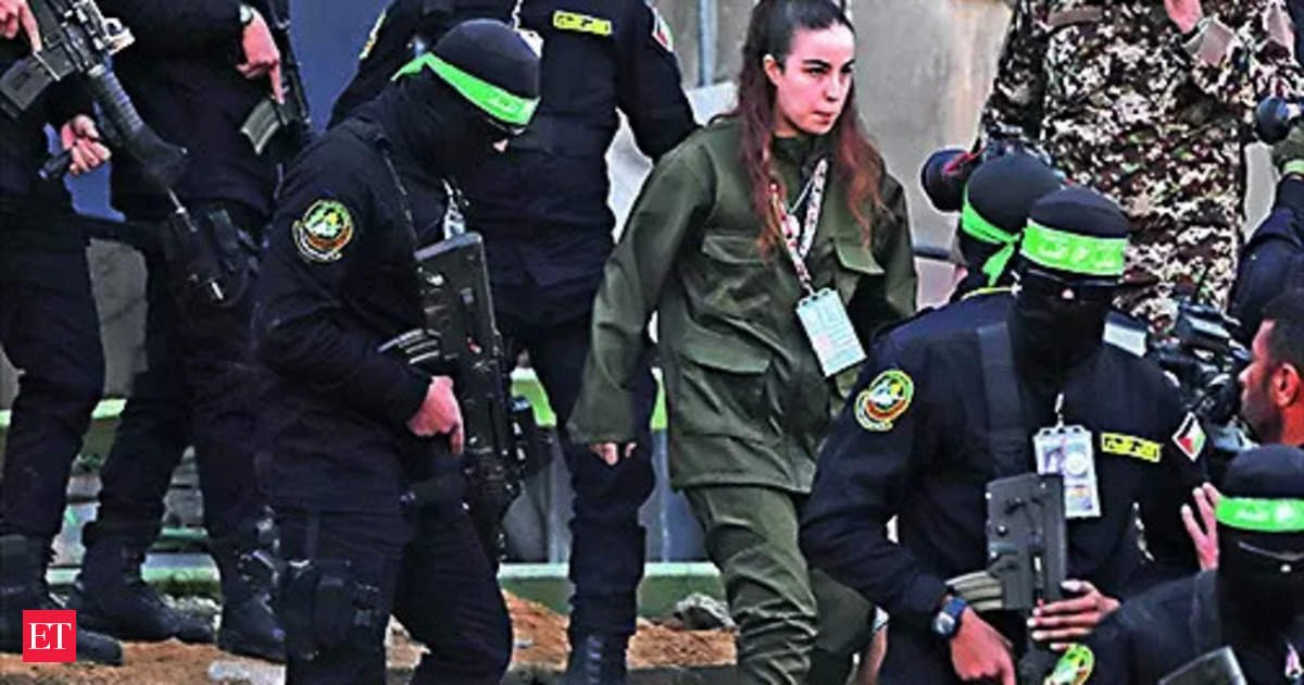 israel-releases-palestinian-prisoners-after-delay-over-chaotic-hostage-handover