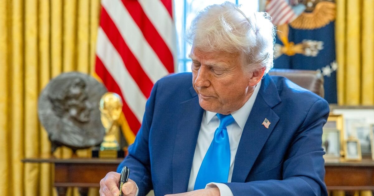 trump-‘gives-instructions-for-iran-to-be-obliterated’-if-it-assassinates-him