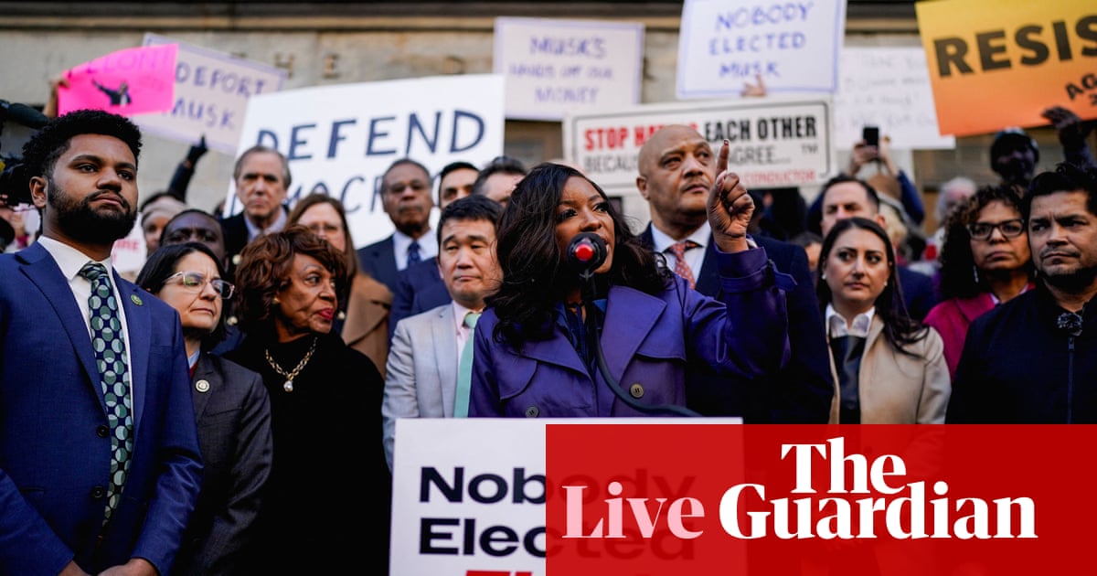 Tulsi Gabbard’s nomination as national intelligence director advances in key Senate committee vote – live