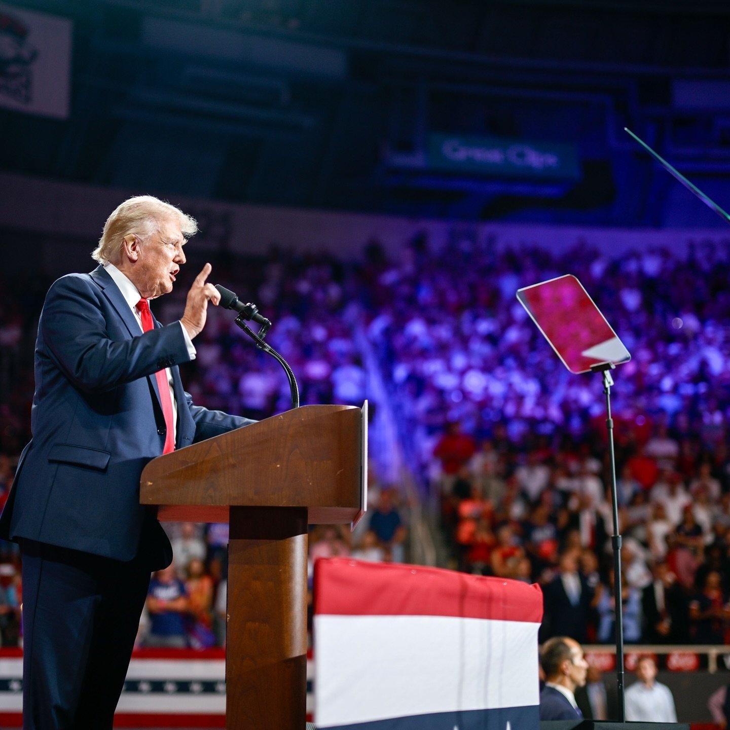 trump-reinstates-maximum-pressure-on-iran,-targets-nuclear-threats
