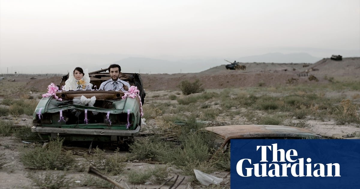 a-wedding-in-a-desert-full-of-war-props:-gohar-dashti’s-best-photograph