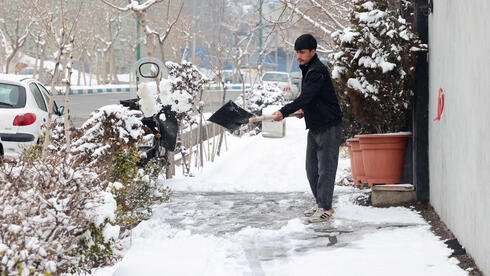 iranian-schools-and-offices-shut-as-cold-snap-bites