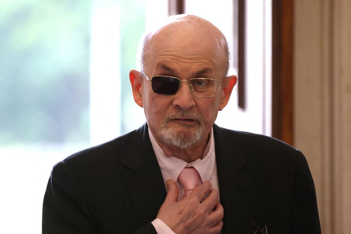 witnesses-describe-wordless-knife-attack-on-salman-rushdie,-‘the-satanic-verses’-author