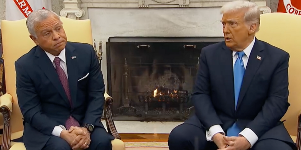 jordan’s-abdullah-at-white-house,-looking-down-the-barrel-of-a-gun