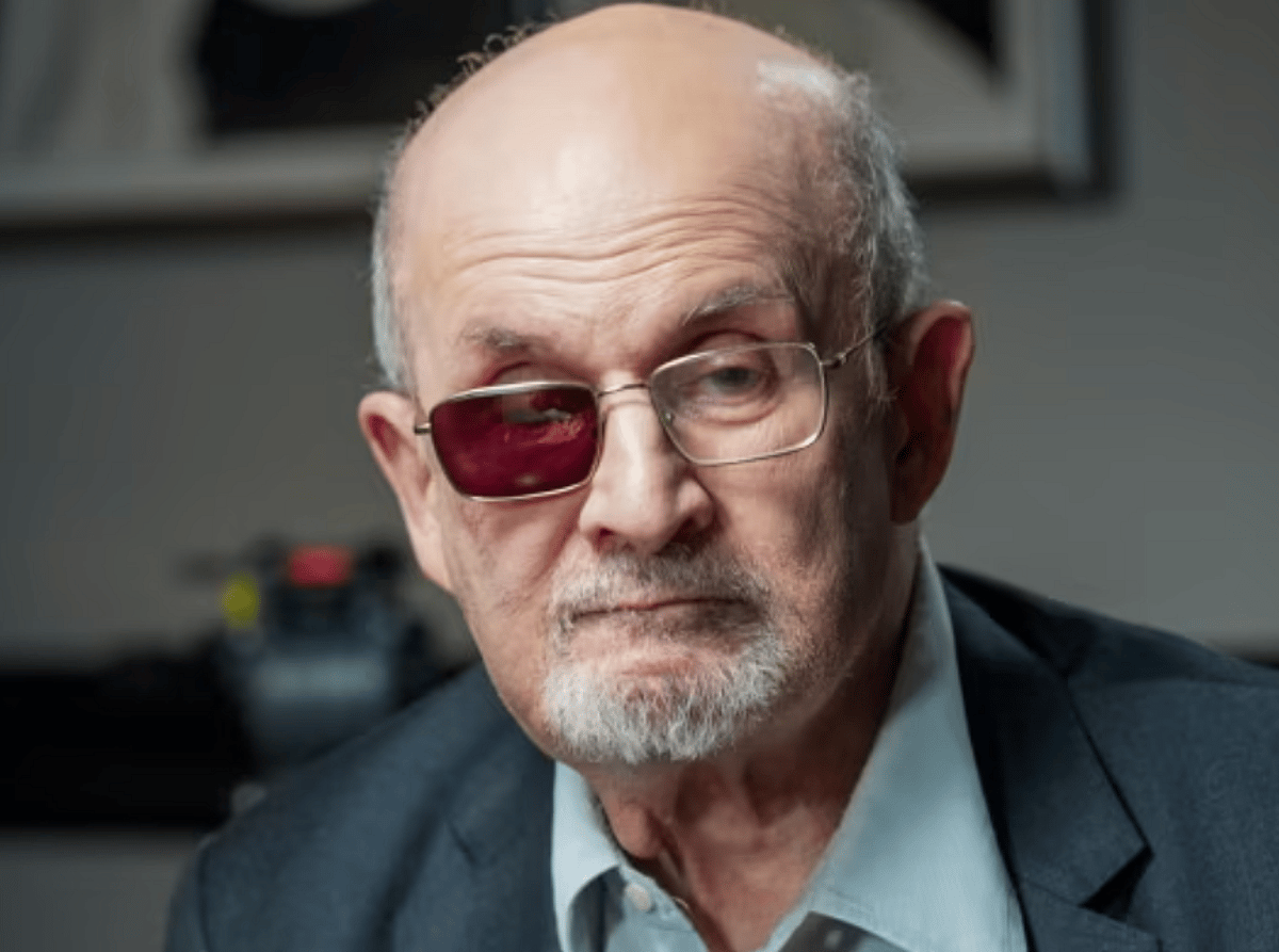 novelist-salman-rushdie-faces-accused-stabber-in-new-york-courtroom
