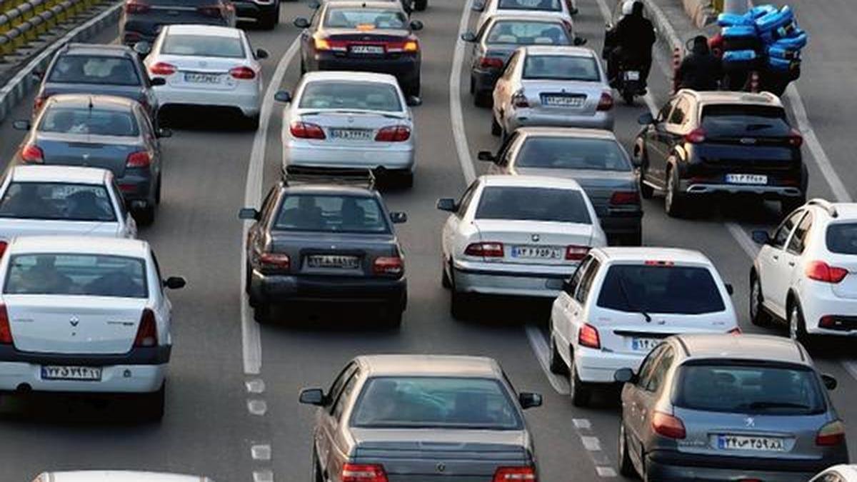iran-loosens-import-restrictions-on-foreign-cars-and-iphones,-trying-to-mask-its-economic-woes