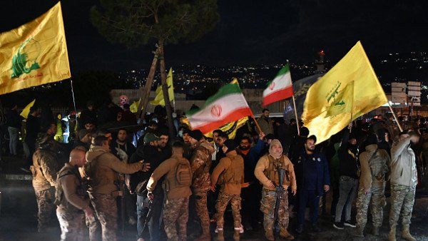 hezbollah-supporters-protest-banning-iranian-planes-from-landing-in-beirut