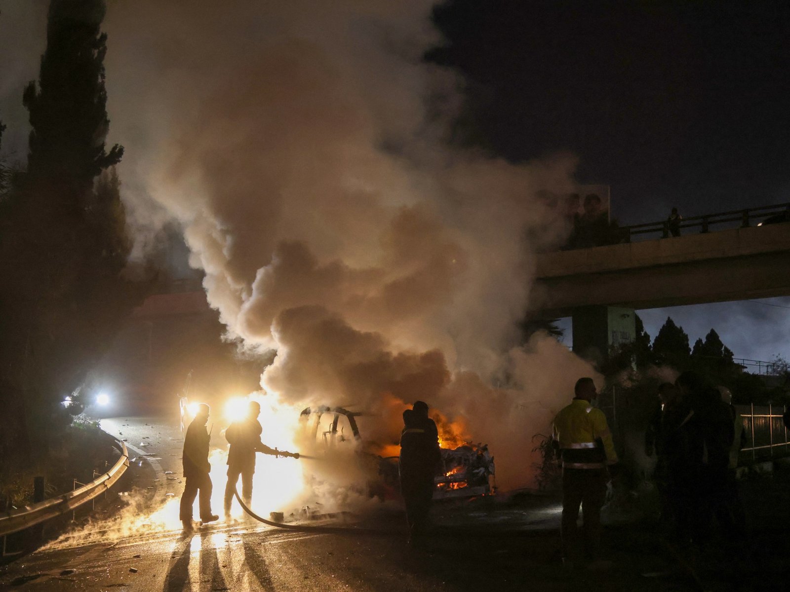 un-commander-injured-as-lebanese-protesters-torch-car-near-beirut-airport