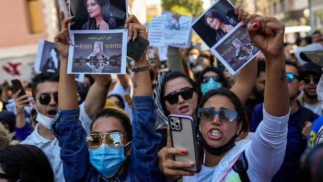 iranian-democratic-activism-is-on-the-rise-but-can-benefit-from-the-west-on-their-side