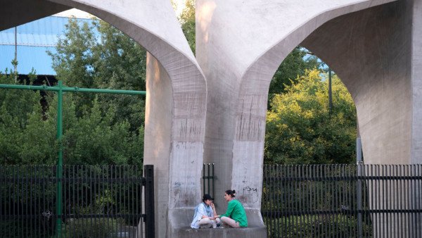 iran-makes-arrests-after-student-murder-sparks-protest