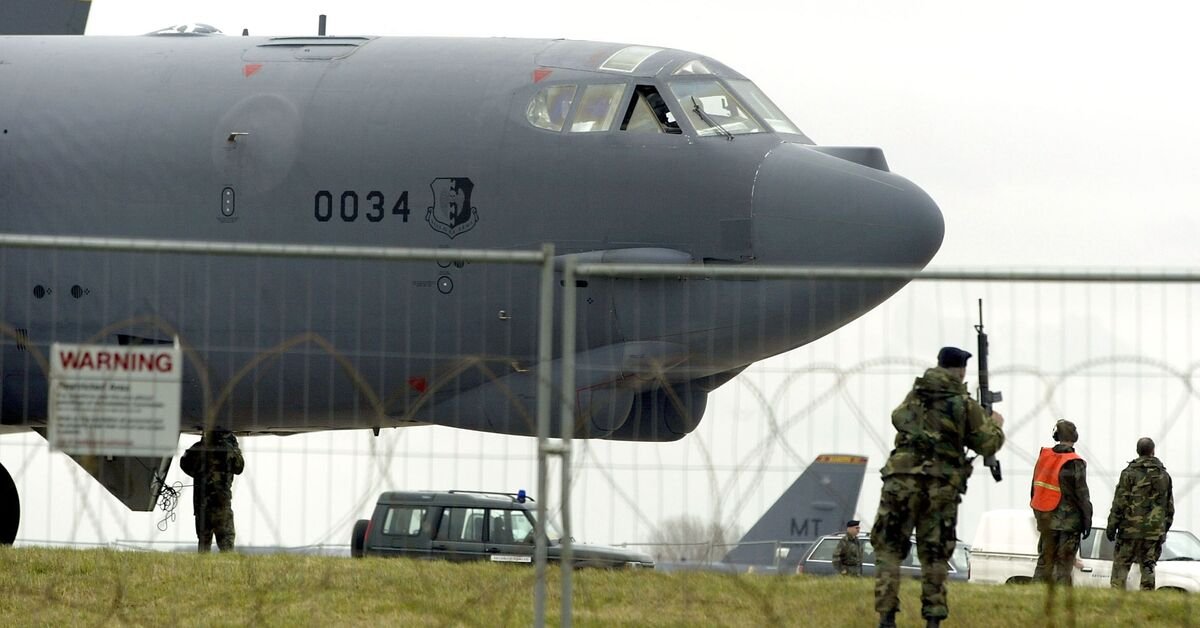 US launches second B-52 bomber flight over Middle East in 2 days