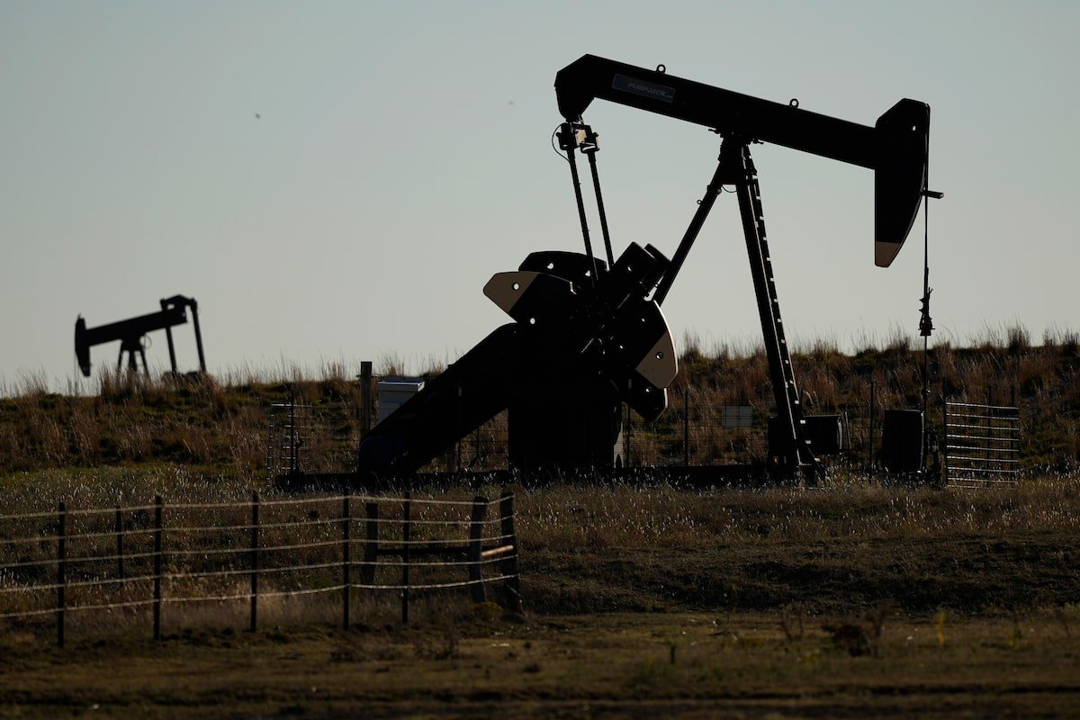 oil-steady-after-bump-from-iran-sanctions,-strong-refining-margins