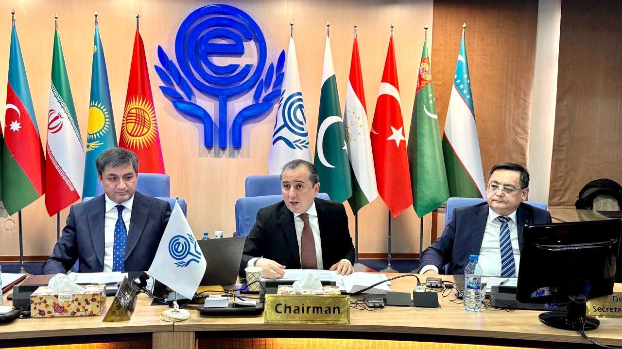 azerbaijan-leads-tourism-committee-meeting-at-tehran-run-eco-session