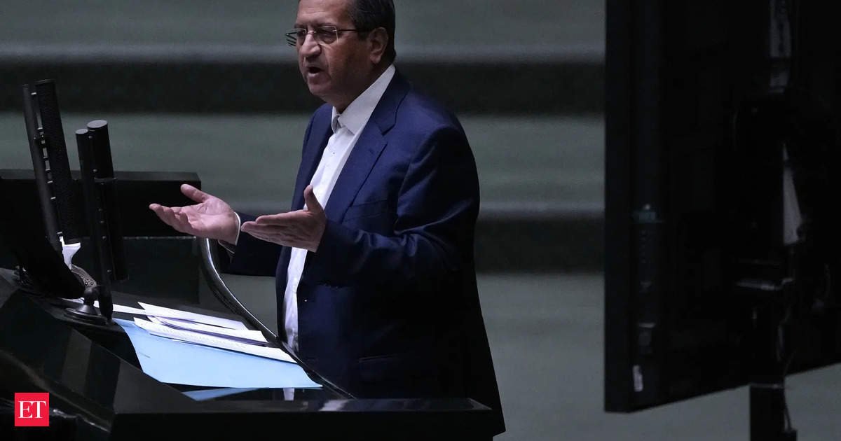 iran’s-parliament-fires-minister-of-economy-over-plummeting-rial,-mismanagement