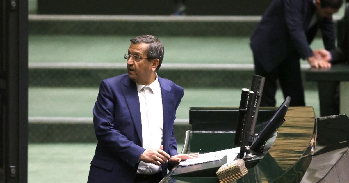 iran-lawmakers-sack-minister-over-economic-woes