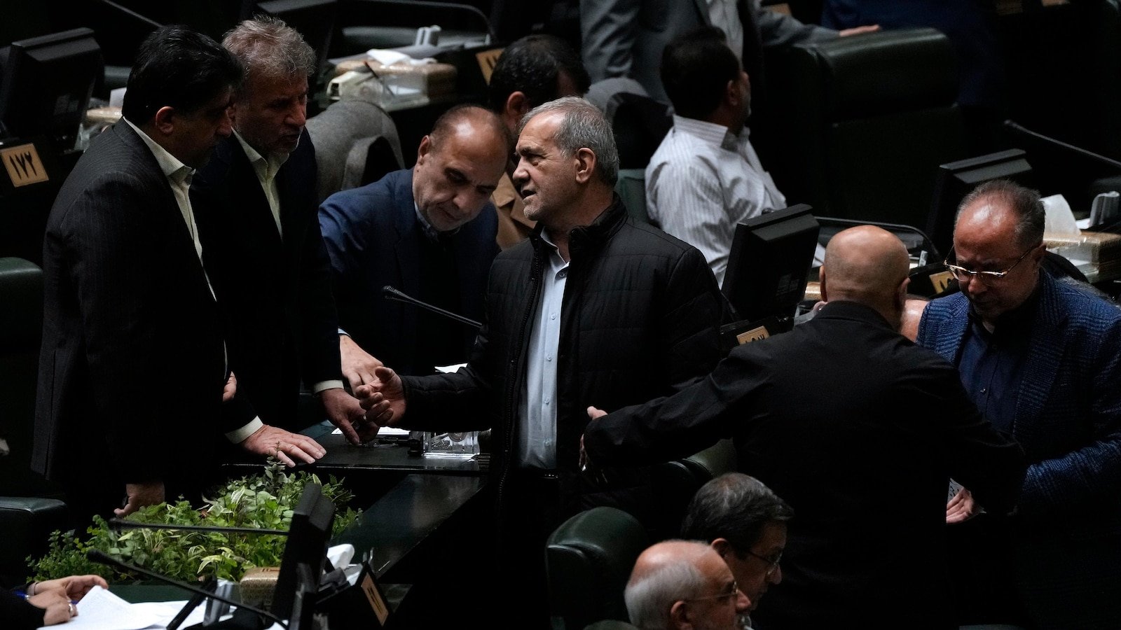 iran’s-parliament-fires-minister-of-economy-over-plummeting-rial,-mismanagement