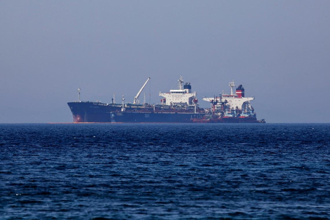 us-mulls-plan-to-disrupt-iran’s-oil-by-halting-vessels-at-sea