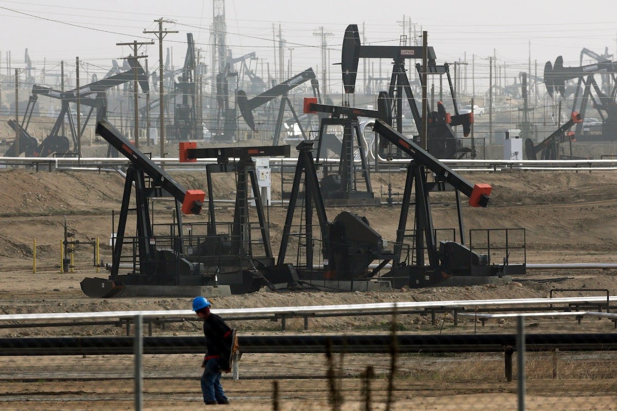 oil-prices-edge-up-on-tariff-concerns,-slowdown-fears