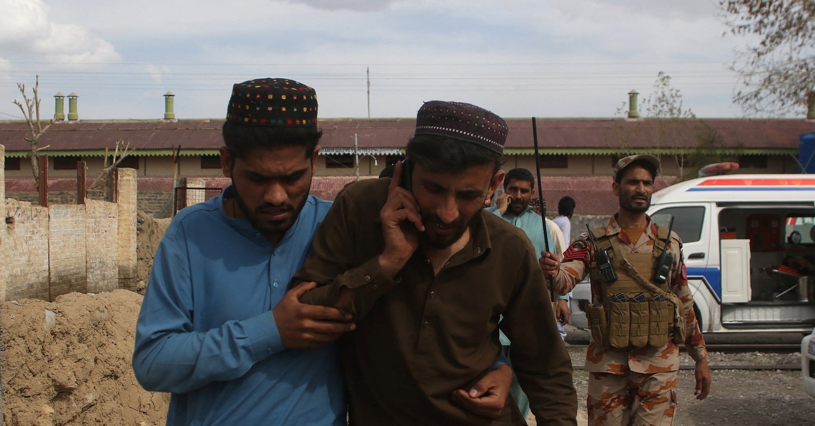 pakistan-train-hijack:-suicide-bombers-complicate-rescue-operation,-sources-say