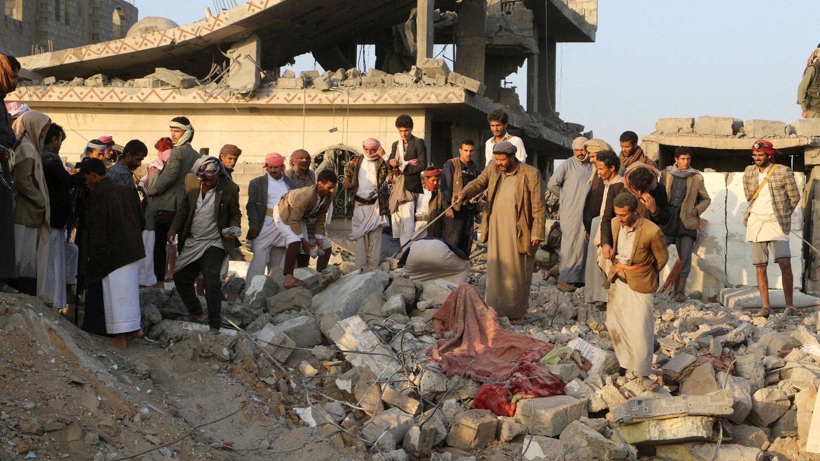 us-large-scale-attack-on-yemen-kills-dozens