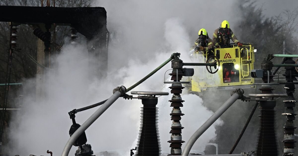ed-miliband’s-6-word-response-to-fears-heathrow-fire-was-russian-sabotage