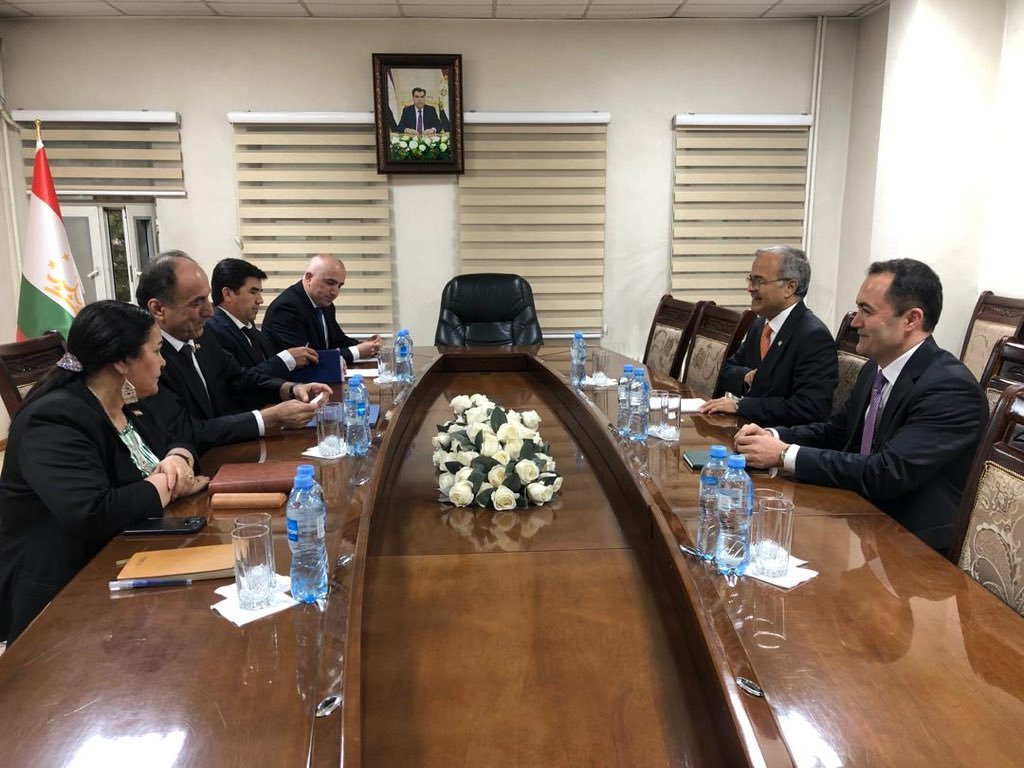 tajikistan,-eco-engage-in-talks-to-foster-regional-transport-links