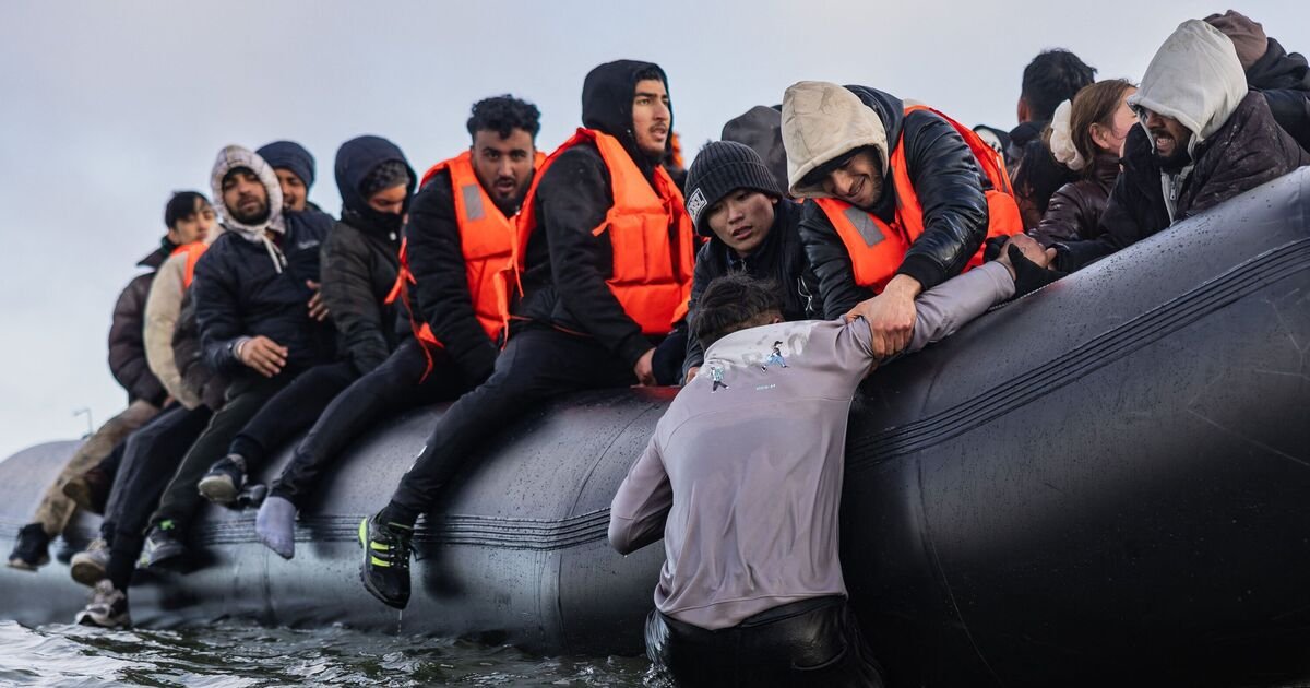 Labour ‘rolling out the red carpet’ for Channel migrants after bombshell decision