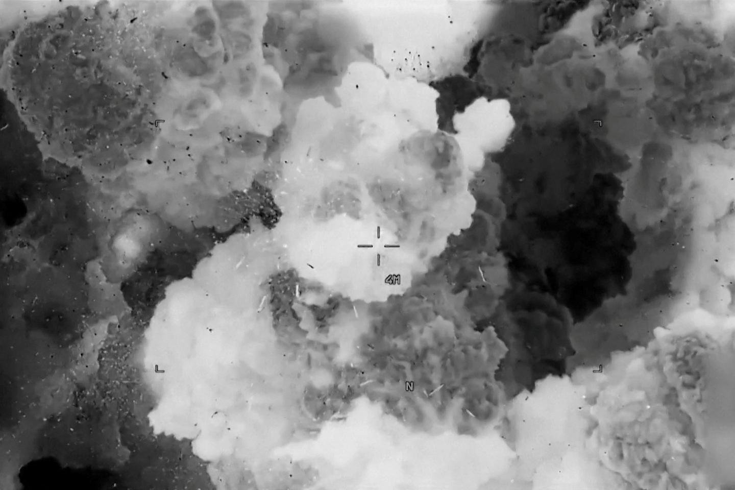 us-strikes-an-oil-port-in-yemen,-killing-dozens