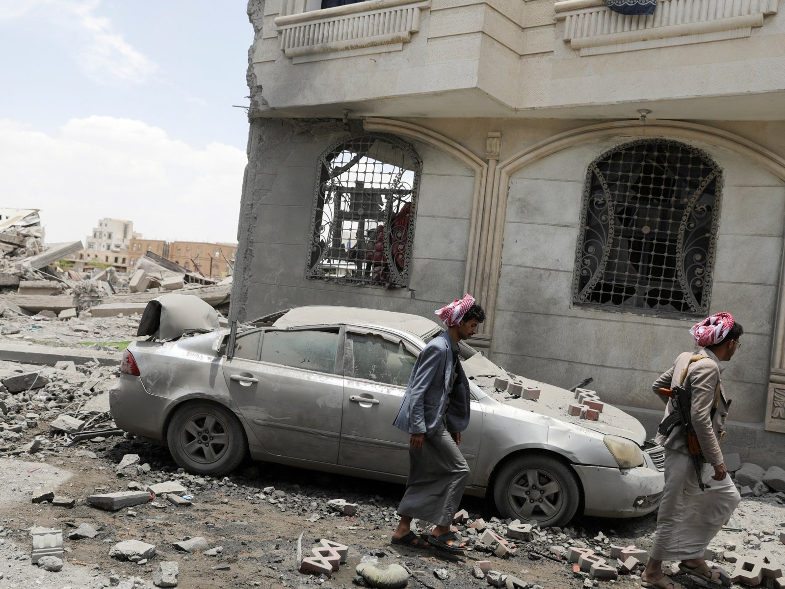 at-least-8-killed-in-latest-us-air-attacks-on-yemen’s-capital,-saana