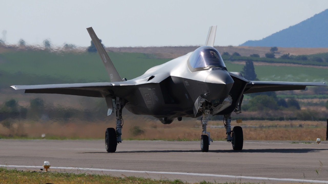 lockheed-wants-to-build-a-“super-f-35”-to-compete-with-boeing’s-f-47