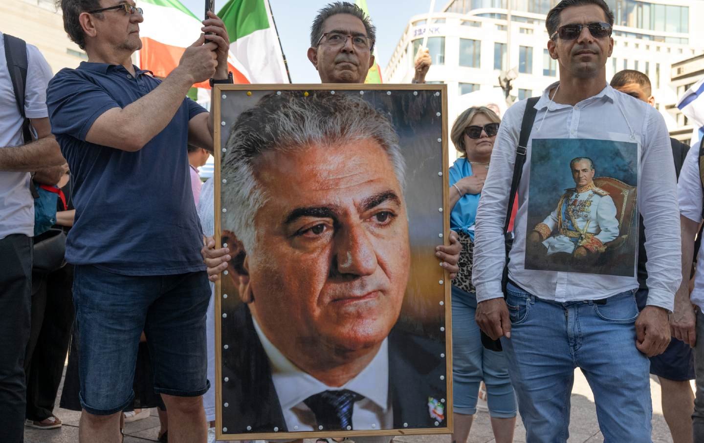 trump’s-regime-change-fantasy-involves-bringing-back-the-shah